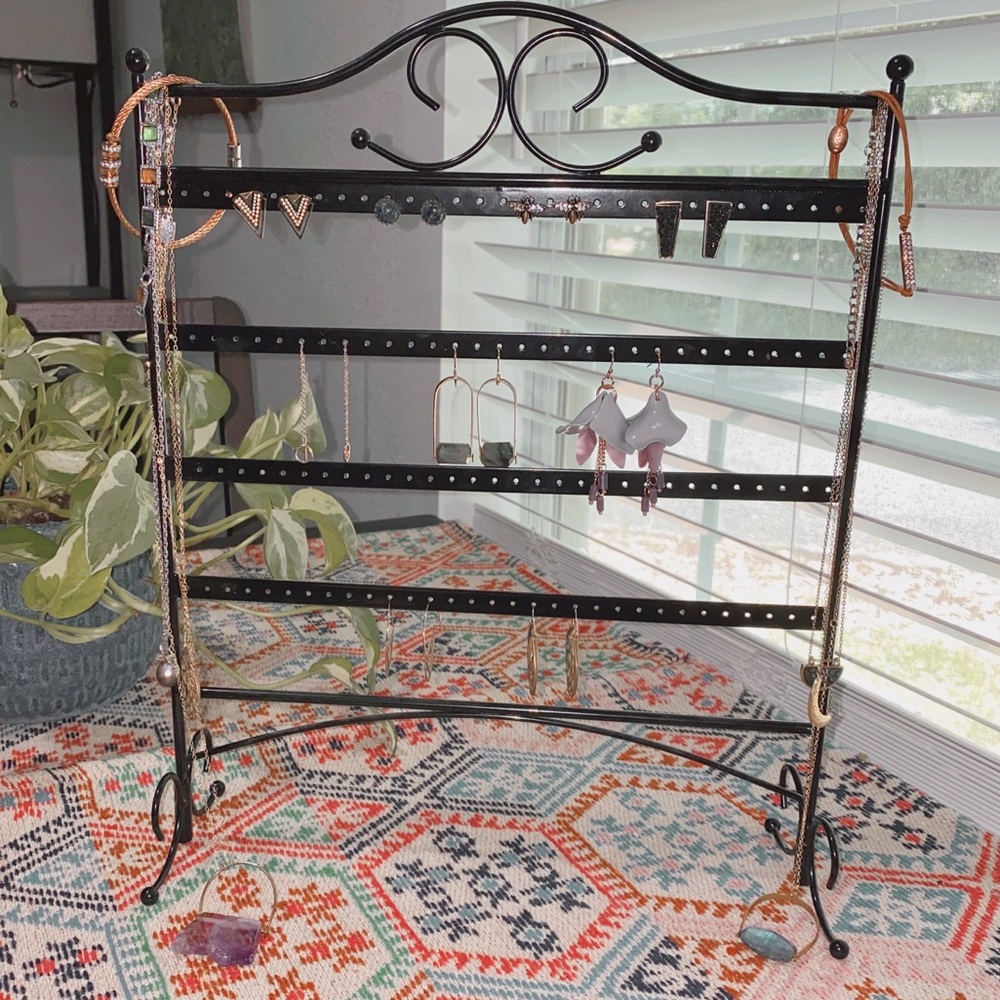 Black metal earring/jewelry stand